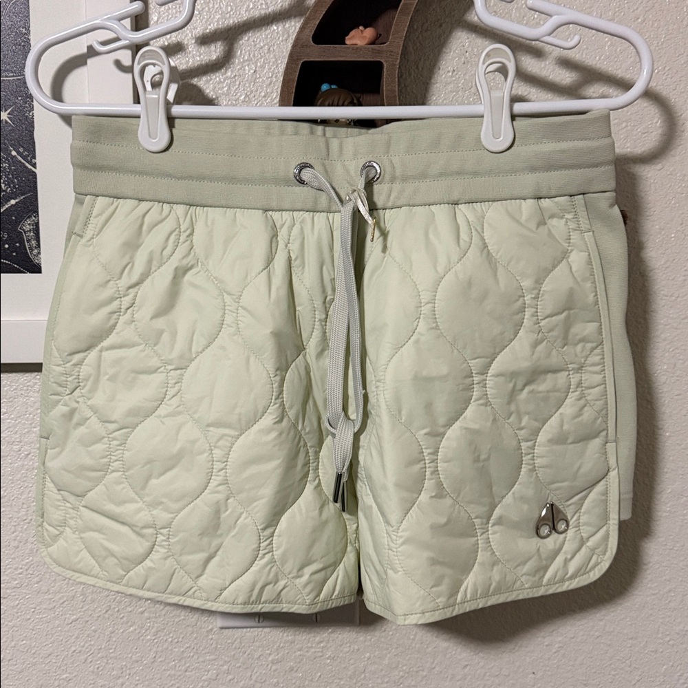 Moose Knuckles Women's Shorts S